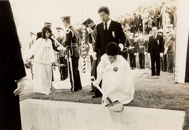 Park Geun Hye va hai lan roi Nha Xanh trong cay dang hinh anh 2
