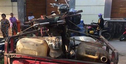Tang vật các là những chiếc can nhựa dùng để chứa xăng, dầu do các đối tượng rút ruột.