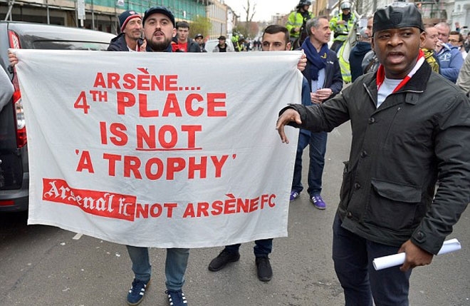 CĐV Arsenal biểu tình lớn, đòi HLV Wenger ra đi