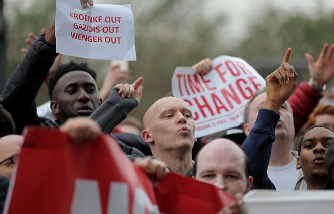 CĐV Arsenal biểu tình lớn, đòi HLV Wenger ra đi