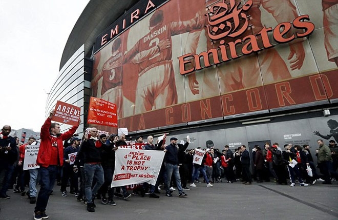 CĐV Arsenal biểu tình lớn, đòi HLV Wenger ra đi
