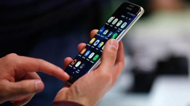 4 GB bộ nhớ RAM là vừa đủ để smartphone xử lý công việc một cách trơn tru? /// Ảnh: AFP