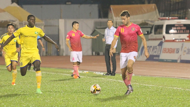 Patrick (11), tác giả của bàn thắng nâng tỷ số lên 2-0 cho Sài Gòn FC (ảnh: Trọng Vũ)