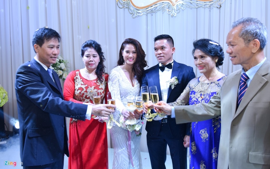 Hoa hau bien Van Anh rang ro trong le cuoi lan hai hinh anh 4