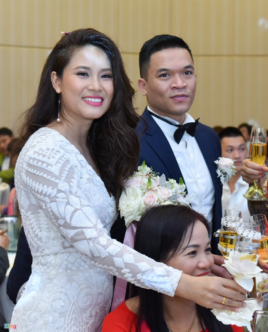 Hoa hau bien Van Anh rang ro trong le cuoi lan hai hinh anh 5