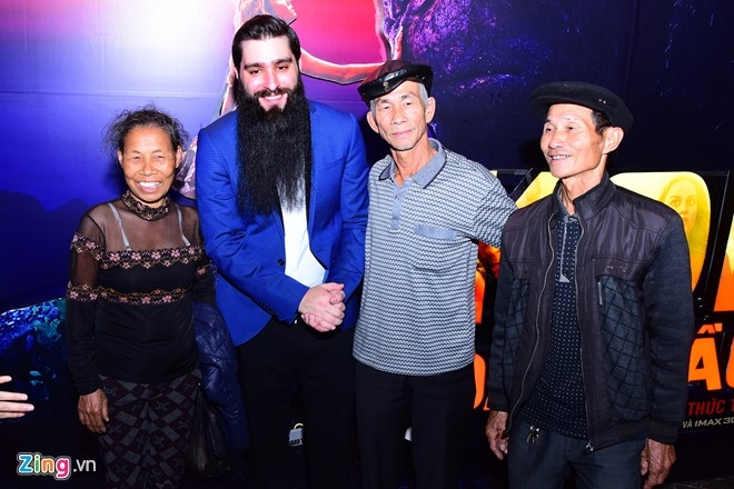 Tho dan Viet trong ‘Kong’: Dien vien Hollywood rat hoa dong hinh anh 1