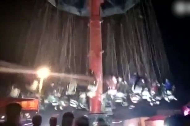 Bất ngờ đu quay đổ sụp khiến 9 người bị thương, trong đó có 1 trẻ em