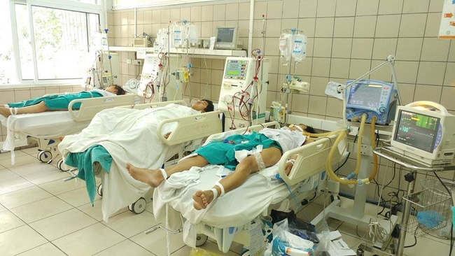 Hà Nội: Một người đàn ông ở phố Vọng tử vong do ngộ độc rượu methanol - Ảnh 1.