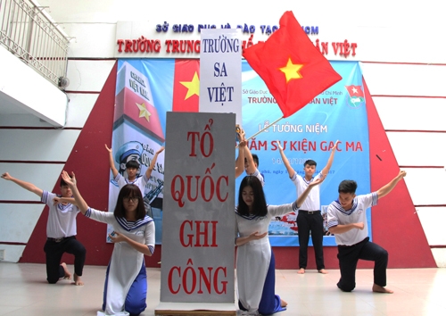 hoc-sinh-sai-gon-on-lich-su-tran-chien-gac-ma