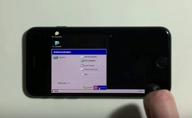 iPhone 7 chay Windows XP hinh anh 1