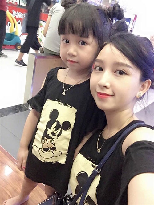 it ai ngo “hai chi em” tre mang xinh xan nay lai la me con chenh nhau... 21 tuoi - 1