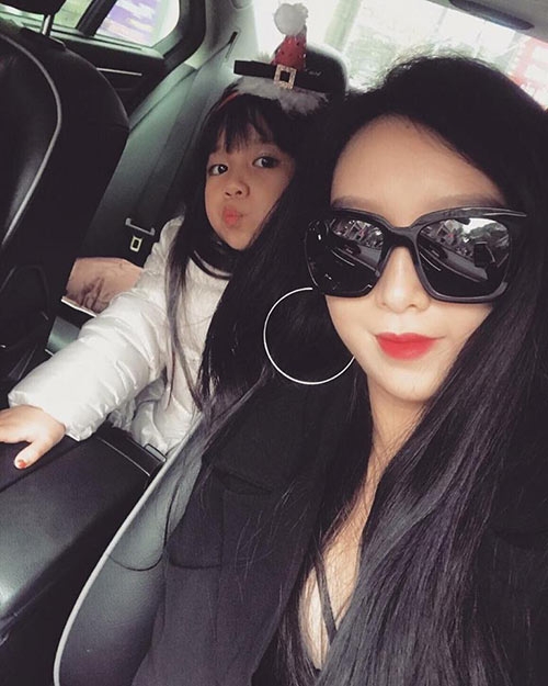 it ai ngo “hai chi em” tre mang xinh xan nay lai la me con chenh nhau... 21 tuoi - 8
