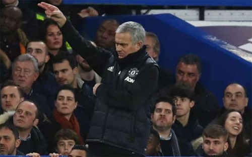 mourinho-dap-tra-cdv-chelsea-judas-van-la-so-mot