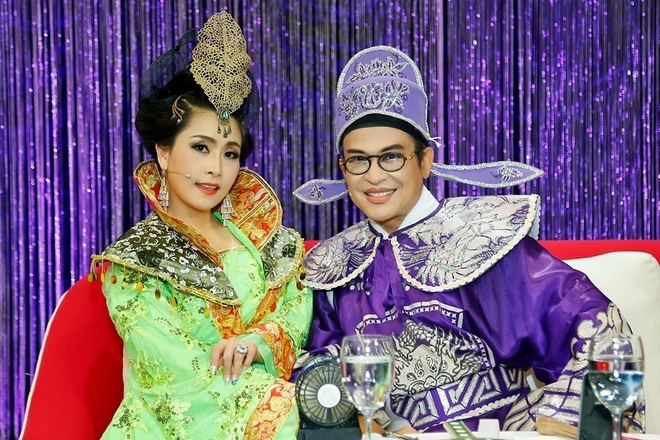 Việt Trinh hóa Bạch Xà, đùa nghịch bên Lý Hùng