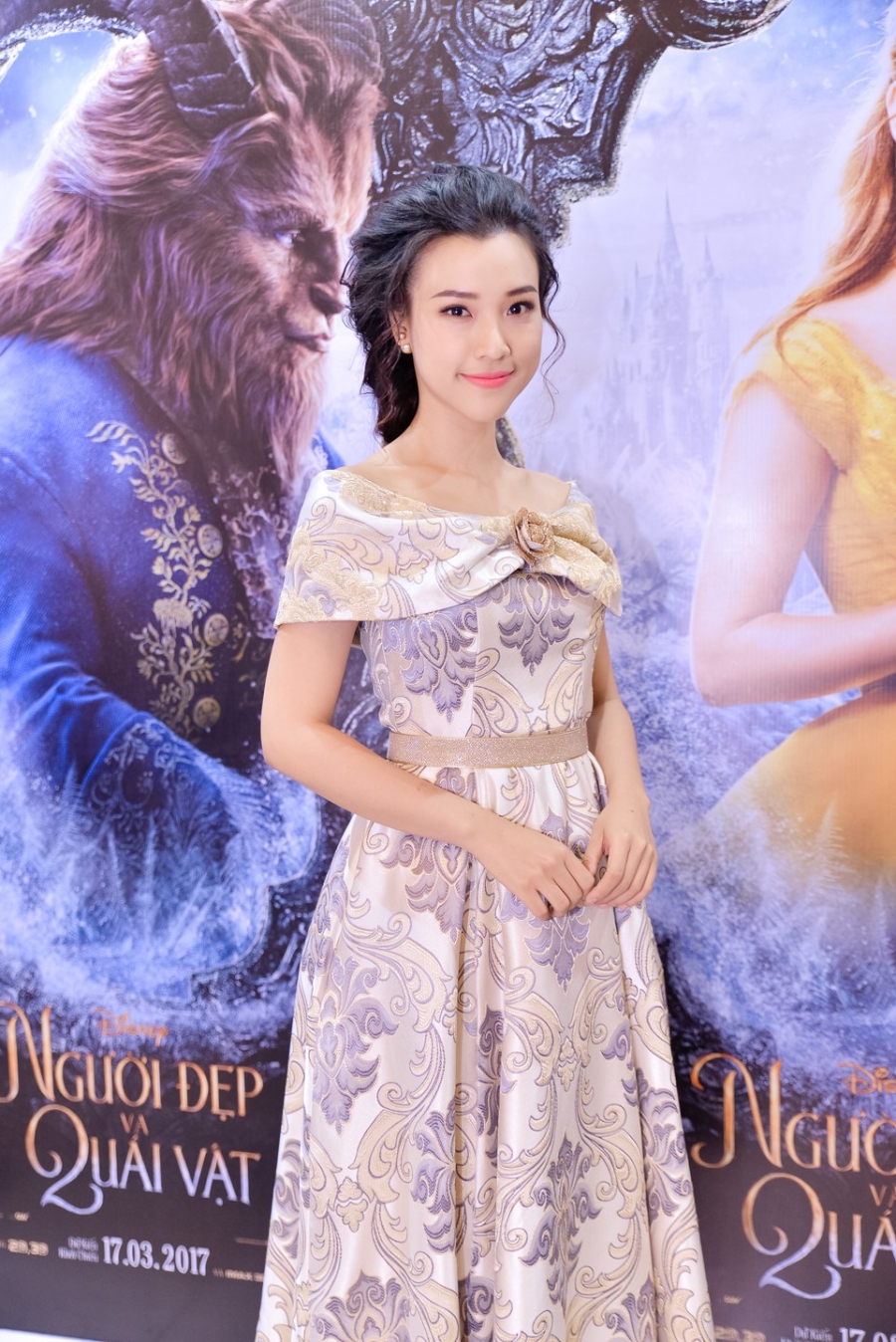 Dan sao Viet hao huc di xem phim 'Nguoi dep va quai vat' hinh anh 5