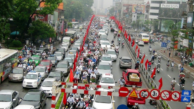 Hà Nội đang nghiên cứu các giải pháp giảm ùn tắc giao thông