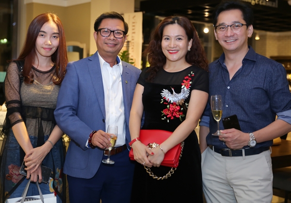 ngoc-trinh-xach-tui-da-ca-sau-trang-hon-2-ty-di-su-kien-6