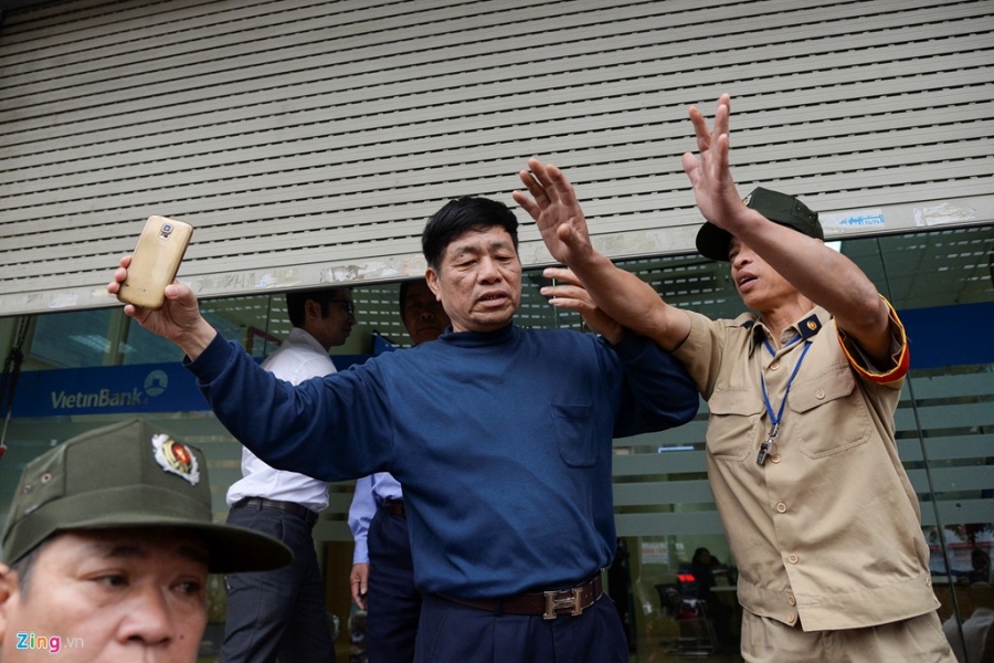 Nguoi dan chan truoc cua nha phan doi thao do bac tam cap hinh anh 6