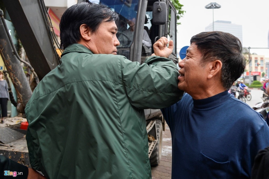 Nguoi dan chan truoc cua nha phan doi thao do bac tam cap hinh anh 7