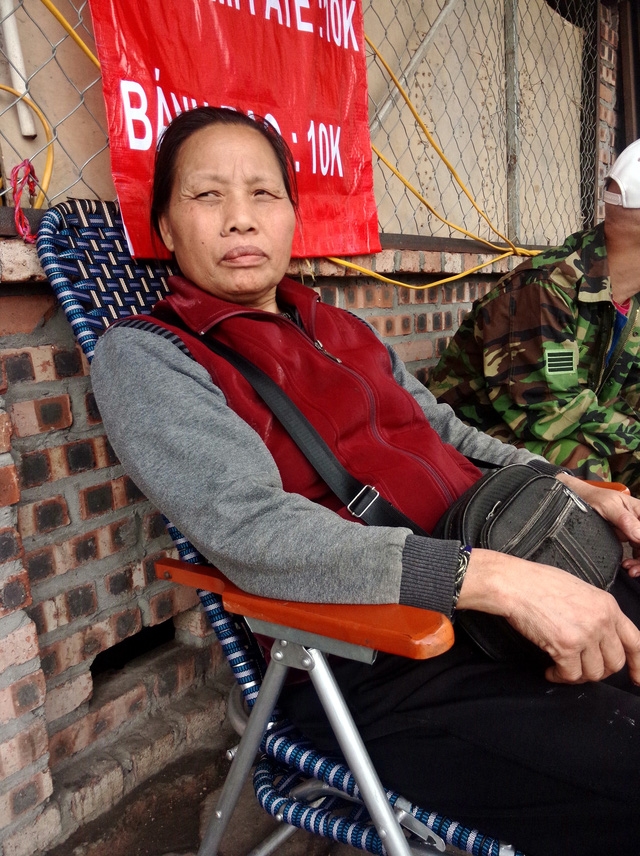  Bà là Nguyễn Thị Tiến chia sẻ câu chuyện “ăn cơm nhà thổi tù và hàng tổng” của mình. 