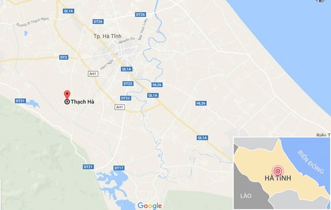 Xe container no lop lat xuong ruong, tai xe thoat chet hinh anh 3