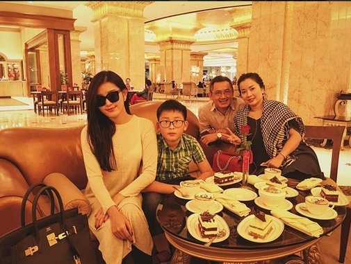 a hau huyen my: cuoc song toan do hieu va nhan sac kem xinh 4 nam truoc hinh anh 10