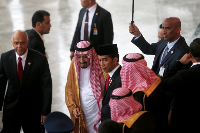Phai doan Saudi mang but vang, nhan kim cuong sang Indonesia lam qua hinh anh 1