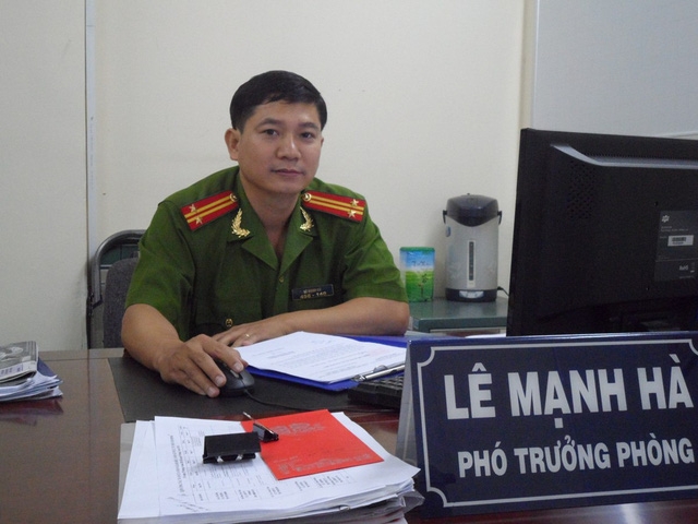 Trung tá Lê Mạnh Hà, Phó trưởng phòng pháp chế điều tra xử lý cháy nổ (Ảnh: Nguyễn Trà)