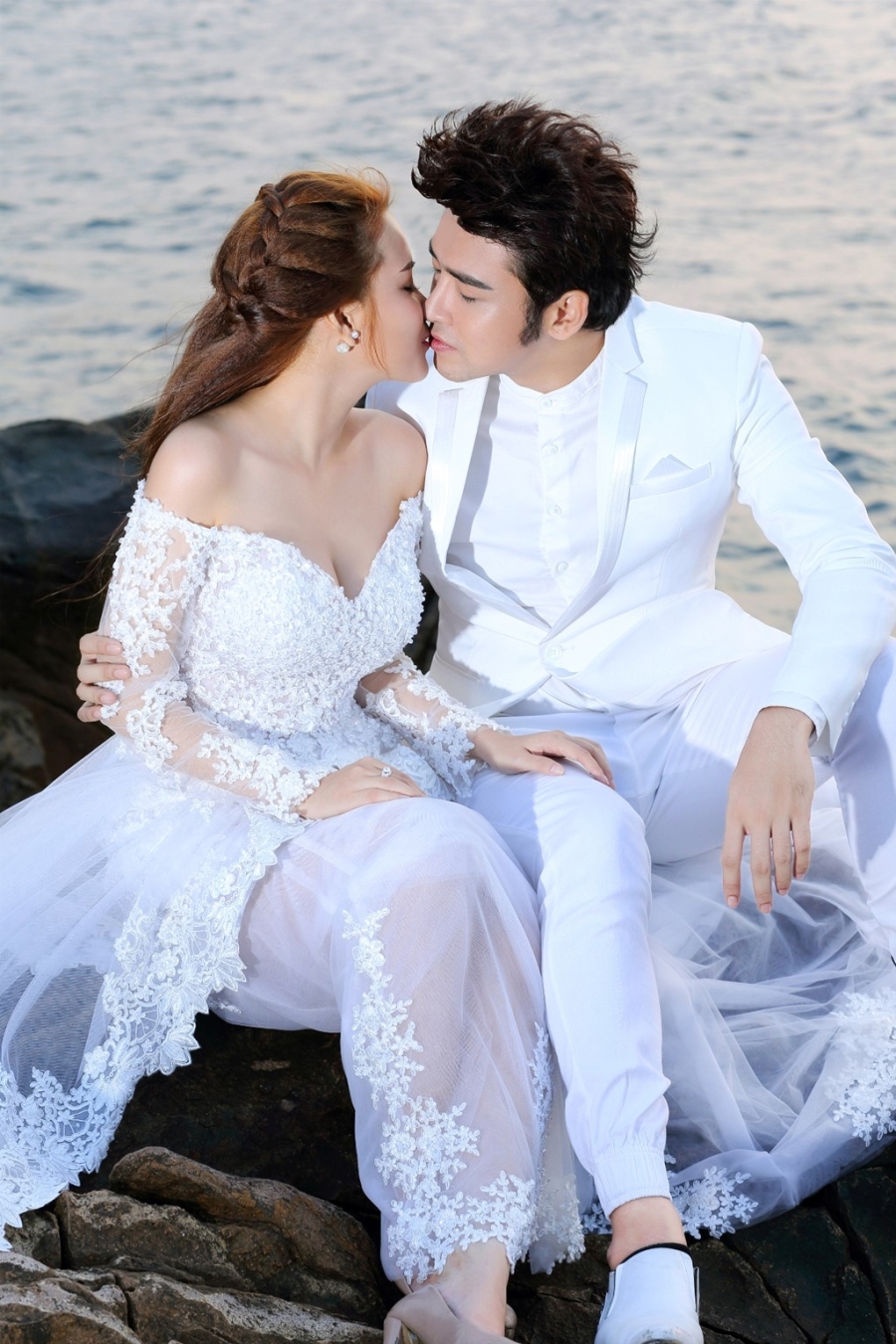 Anh cuoi lang man tren bien cua dien vien Phuong Hang hinh anh 3