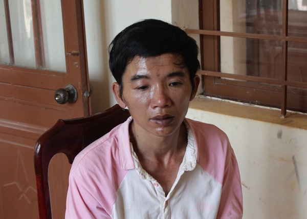 ga cha mat nhan tinh du cho dien thoai de xam hai con gai ruot hinh anh 1