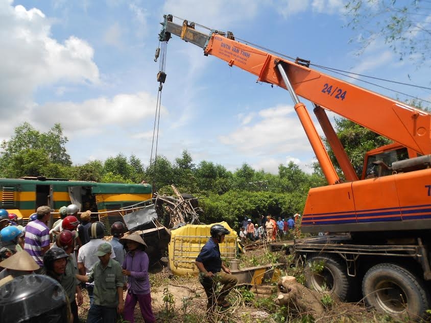 tàu hỏa tông xe tải, Bình Định, tai nạn tàu hỏa