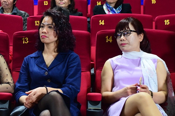 vo-con-tran-lap-du-buoi-cong-chieu-phim-ve-buc-tuong-5