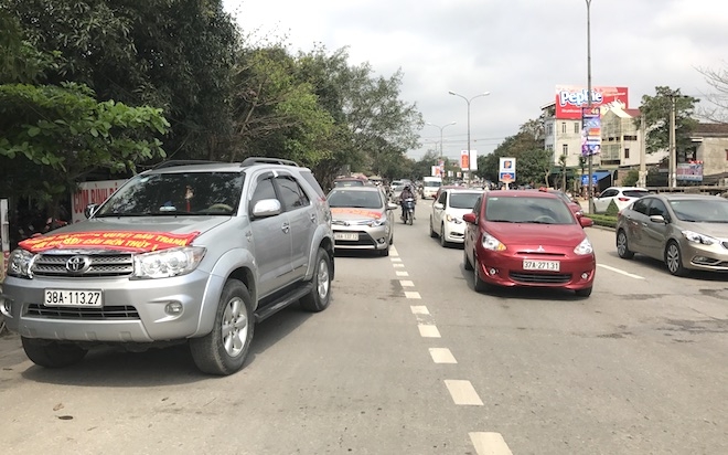 Hơn 30 ô tô lại lên cầu Bến Thuỷ phản đối thu phí, CSGT điều động xe cẩu cưỡng chế - Ảnh 9.