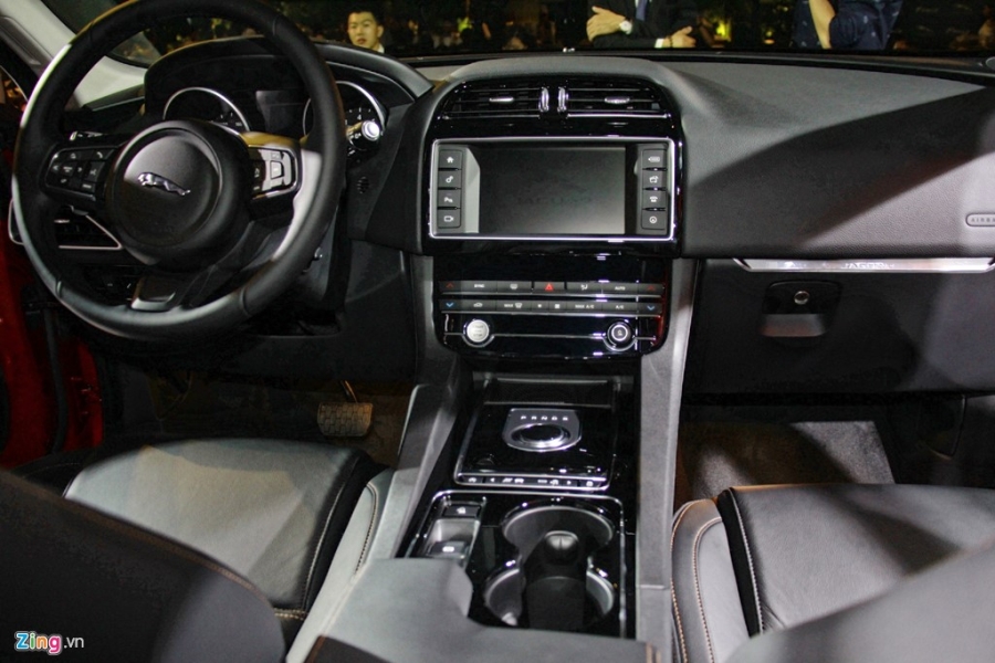 Jaguar F-Pace dau tien ra mat tai Viet Nam hinh anh 7