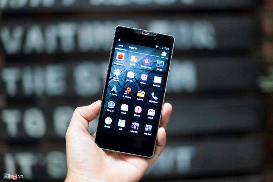 Smartphone sieu sang cua Nga ve VN gia 68 trieu dong hinh anh 11