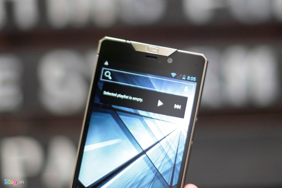 Smartphone sieu sang cua Nga ve VN gia 68 trieu dong hinh anh 12