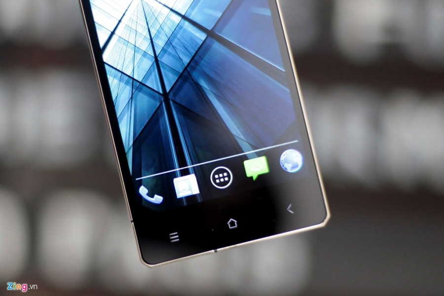 Smartphone sieu sang cua Nga ve VN gia 68 trieu dong hinh anh 13