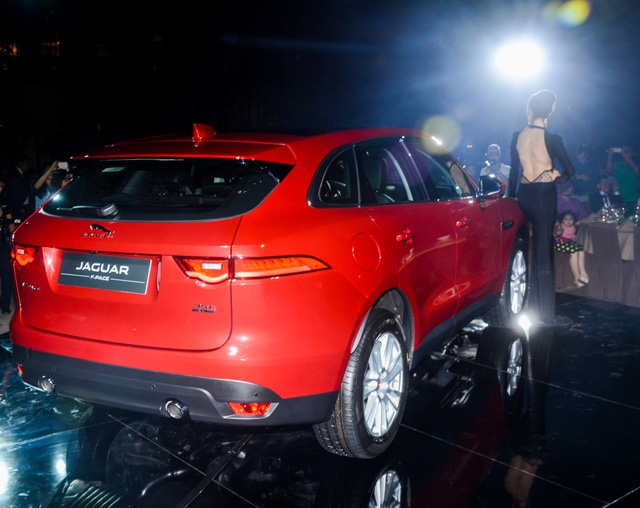 Đối thủ Porsche Macan, Jaguar F-Pace, chính thức ra mắt tại Việt Nam - Ảnh 4.