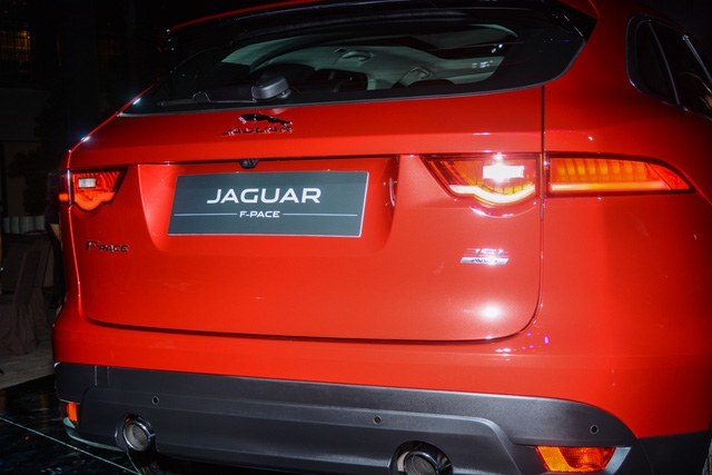 Đối thủ Porsche Macan, Jaguar F-Pace, chính thức ra mắt tại Việt Nam - Ảnh 9.