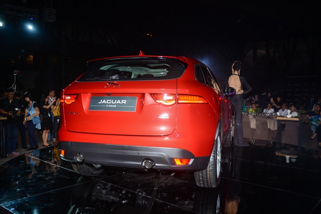 Đối thủ Porsche Macan, Jaguar F-Pace, chính thức ra mắt tại Việt Nam - Ảnh 15.