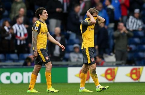 Henry Gio ma choi cho Arsenal, toi co khi bi an dam! hinh anh
