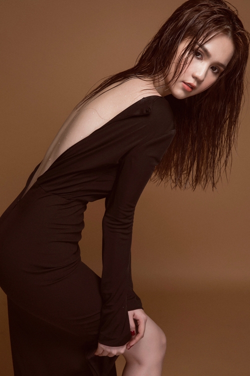 ngoc-trinh-dien-vay-bo-khoe-3-vong-goi-cam-10
