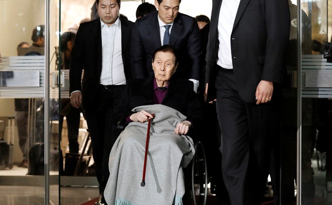 Người sáng lập Lotte ném gậy trong phiên tòa liên quan bà Park Người sáng lập Lotte ném gậy trong phiên tòa liên quan bà Park