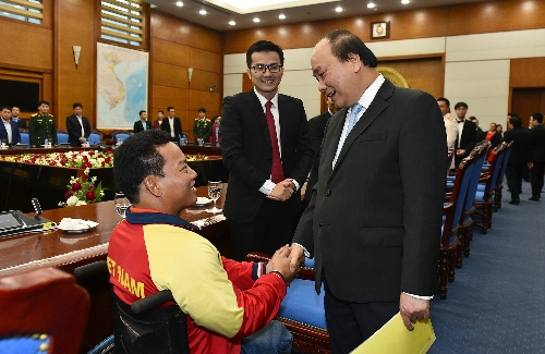vinh-danh-10-guong-mat-tre-viet-nam-tieu-bieu-1
