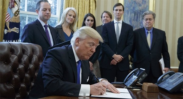 Tổng thống Trump: cuộc chiến quyền lực, Nhà Trắng, Donald Trump, cố vấn, tranh giành