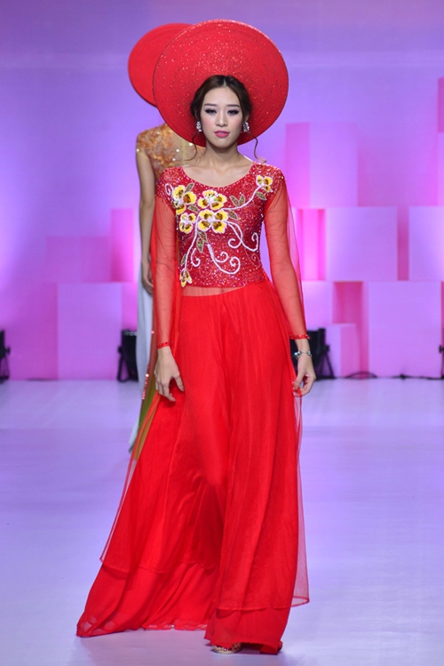 hoa-khoi-khanh-ngan-long-lay-voi-ao-dai-do-ruc-2