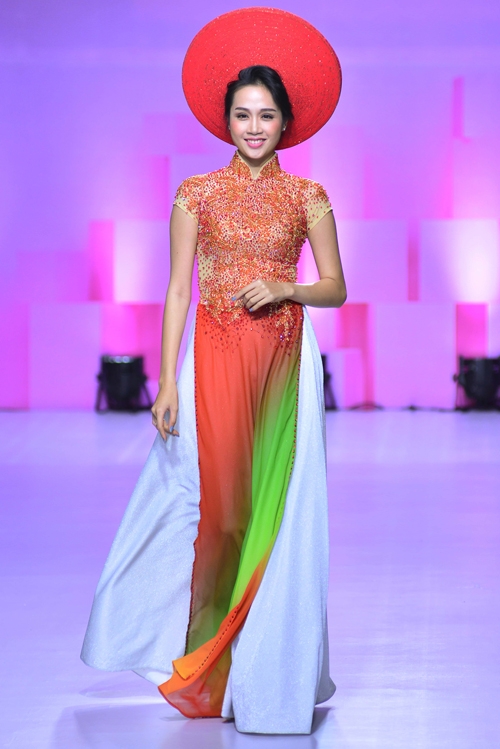 hoa-khoi-khanh-ngan-long-lay-voi-ao-dai-do-ruc-3