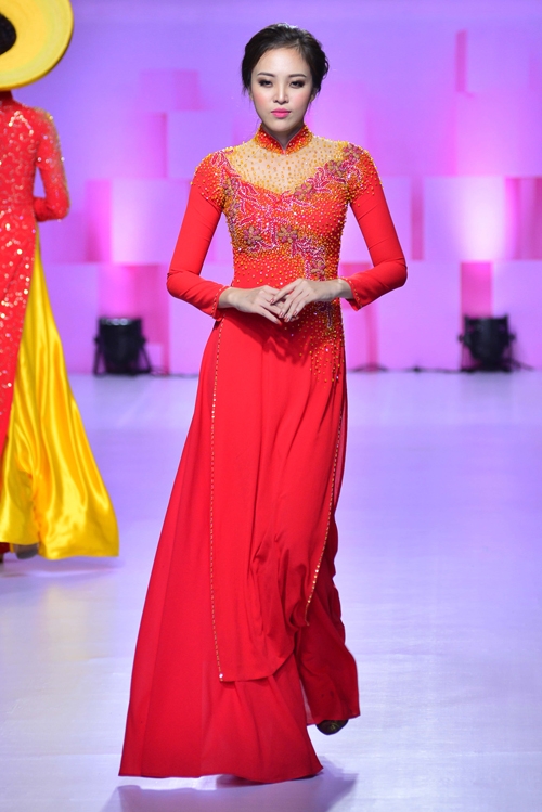 hoa-khoi-khanh-ngan-long-lay-voi-ao-dai-do-ruc-5