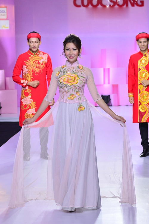hoa-khoi-khanh-ngan-long-lay-voi-ao-dai-do-ruc-7