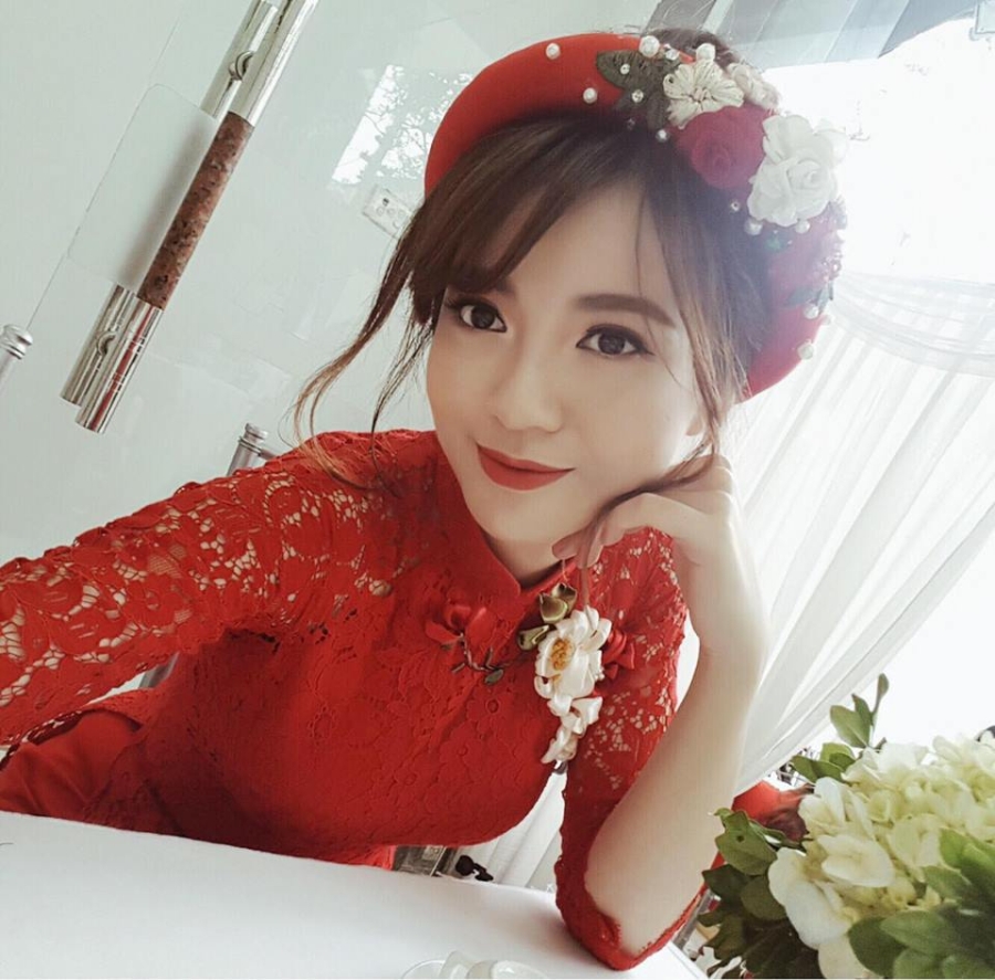 hot girl tu linh, fan noi tieng cua mu rang ro trong ngay an hoi hinh anh 2